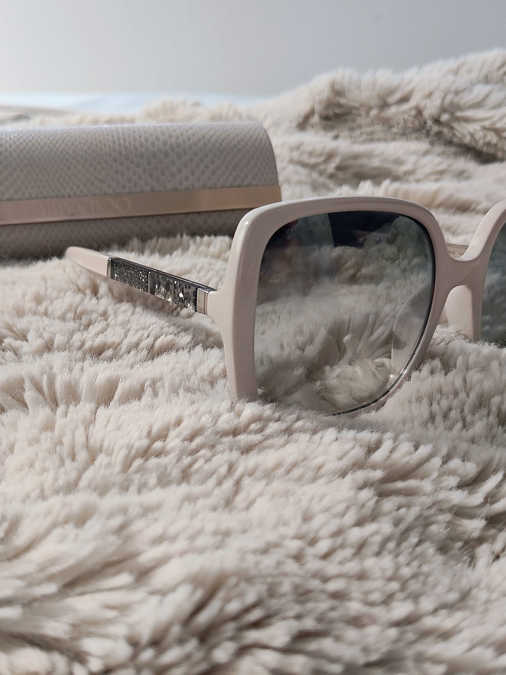 Jimmy Choo Oversized Sunglasses in Cream with Mirrored Lenses Mint Used Twice.